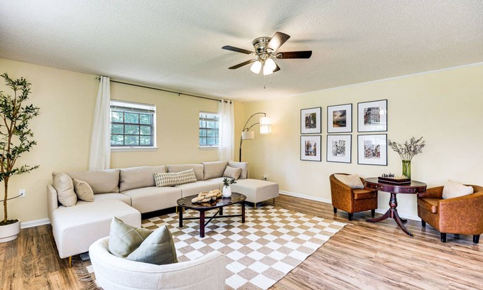 Huntsville House | 204 m² House ∙ 4 bedrooms ∙ 9 guests
