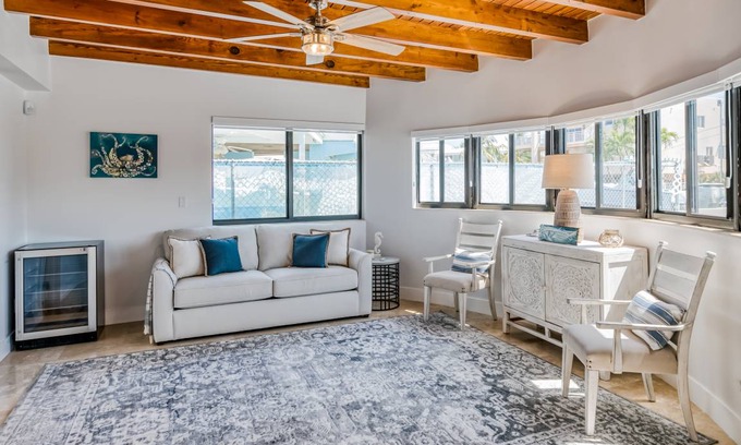 Sunrise Point House | 207 m² House ∙ 3 bedrooms ∙ 8 guests