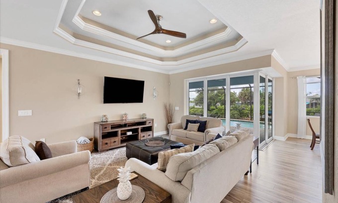Englewood South House | 218 m² House ∙ 5 bedrooms ∙ 12 guests
