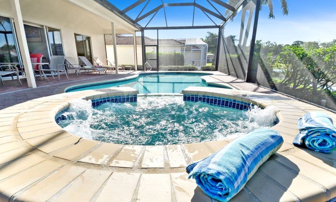 Crown Pointe Villa | 220 m² Villa ∙ 4 bedrooms ∙ 8 guests