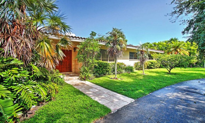 Pinecrest House | 222 m² House ∙ 3 bedrooms ∙ 8 guests