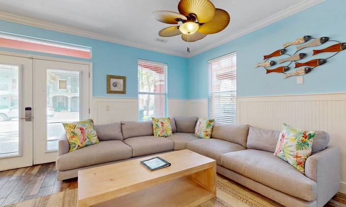 Villages of Crystal Beach House | 242 m² House ∙ 6 bedrooms ∙ 14 guests