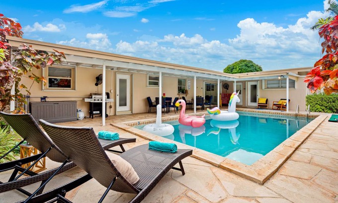 Pembroke Pines Villa | 242 m² Villa ∙ 4 bedrooms ∙ 1 guest