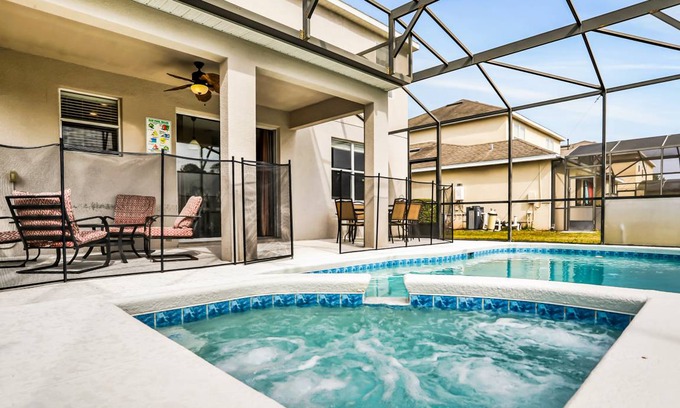 Trafalgar Village House | 244 m² House ∙ 5 bedrooms ∙ 12 guests