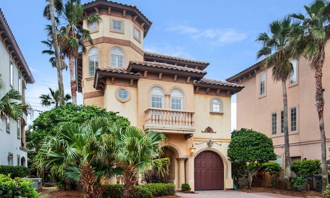St. Tropez House | 258 m² House ∙ 4 bedrooms ∙ 13 guests