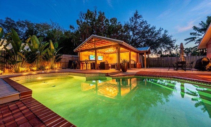 Bradenton House | 260 m² House ∙ 4 bedrooms ∙ 9 guests