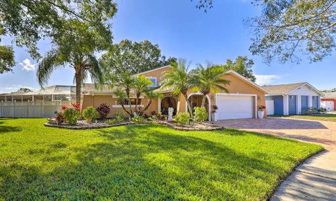 Bearss Plaza House | 278 m² House ∙ 4 bedrooms ∙ 10 guests