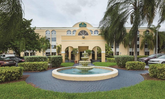 Miami Lakes Hotel | 284 m² Hotel ∙ 127 guests