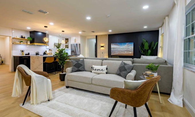 Tampa House | 287 m² House ∙ 6 bedrooms ∙ 20 guests
