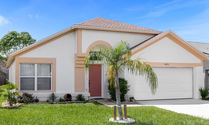 Lindfields House | 2974 3BD Family home + Pool