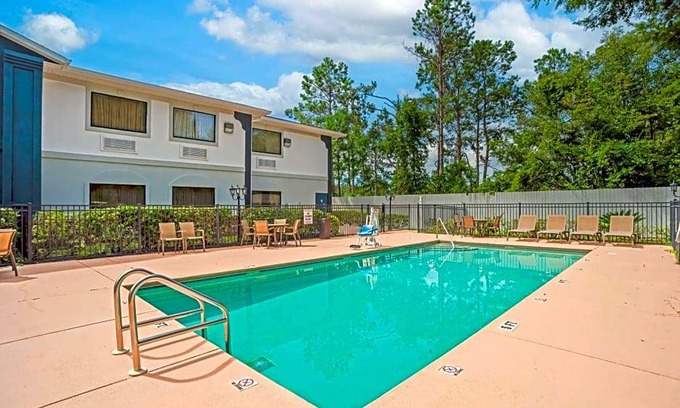 Crawfordville Hotel | 3-Star Hotel ∙ Best Western Wakulla Inn & Suites
