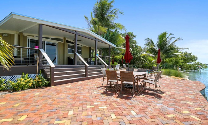 Bay Point House | 302 m² House ∙ 5 bedrooms ∙ 18 guests