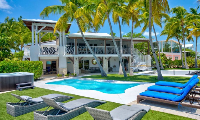 Lime Grove Estates House | 325 m² House ∙ 5 bedrooms ∙ 12 guests