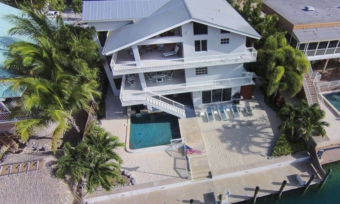 Venetian Shores House | 372 m² House ∙ 4 bedrooms ∙ 10 guests