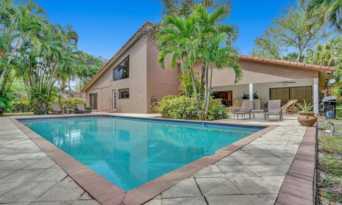 Survey Creek Villa | 381 m² Villa ∙ 6 bedrooms ∙ 20 guests