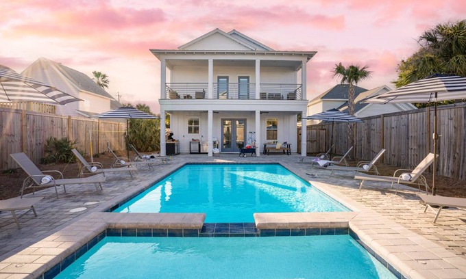 Crystal Beach House | 384 m² House ∙ 8 bedrooms ∙ 20 guests