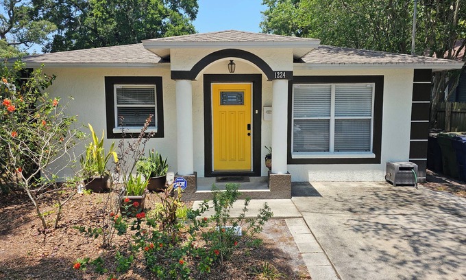 Old Seminole Heights House | 3B/2BA, 12min to Airport&Downtown, Private Parkingn