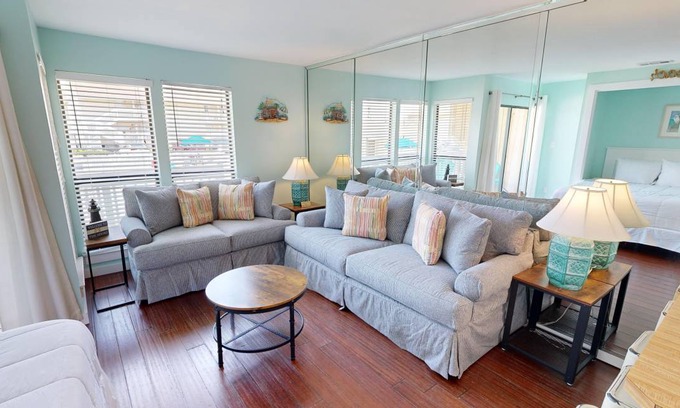Holiday Isle Condo | 44 m² Condo ∙ 4 guests