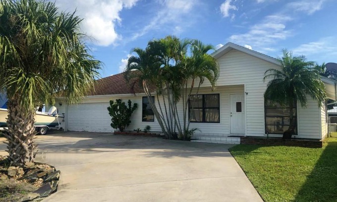 Mid Island House | 5310 Williams Drive - Beach home on canal!