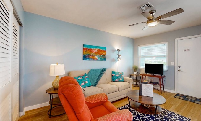 Bradenton Beach Condo | 55 m² Condo ∙ 1 bedroom ∙ 4 guests