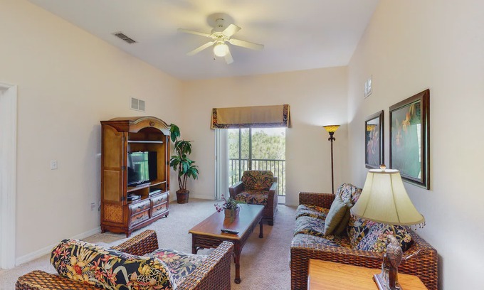 West Kissimmee Condo | 5th floor condo w/ shared pools, sauna, hot tub, balcony, gym, near theme parks