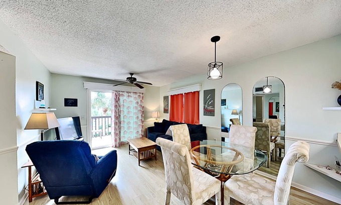 Butler Beach Condo | 64 m² Condo ∙ 1 bedroom ∙ 4 guests