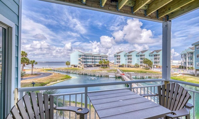 Pensacola Beach Condo | 70 m² Condo ∙ 2 bedrooms ∙ 6 guests