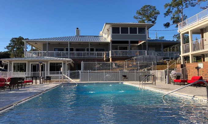Tallahassee House | 700 m² Motel ∙ 2 bedrooms ∙ 11 guests