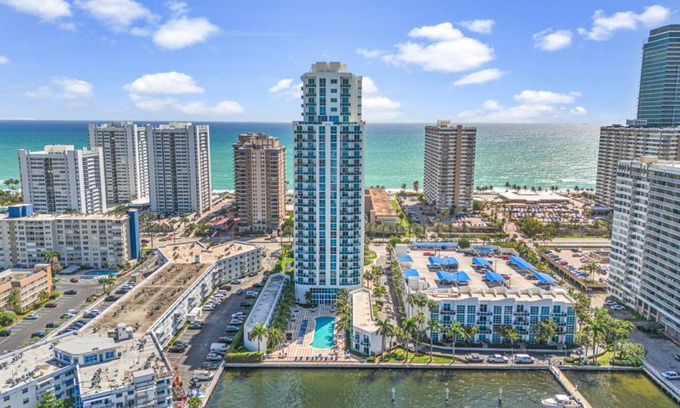 Hallandale Beach Condo | 77 m² Condo ∙ 1 bedroom ∙ 4 guests