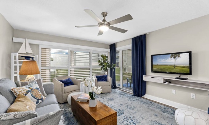 Crescent Beach Condo | 88 m² Condo ∙ 1 bedroom ∙ 4 guests