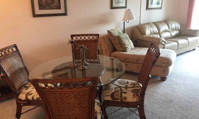 Naples Condo | 93 m² Condo ∙ 2 bedrooms ∙ 4 guests