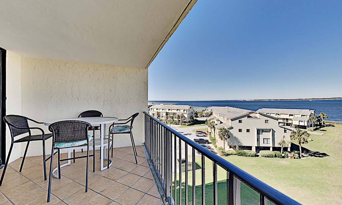 Pensacola Beach Condo | 93 m² Condo ∙ 1 bedroom ∙ 4 guests