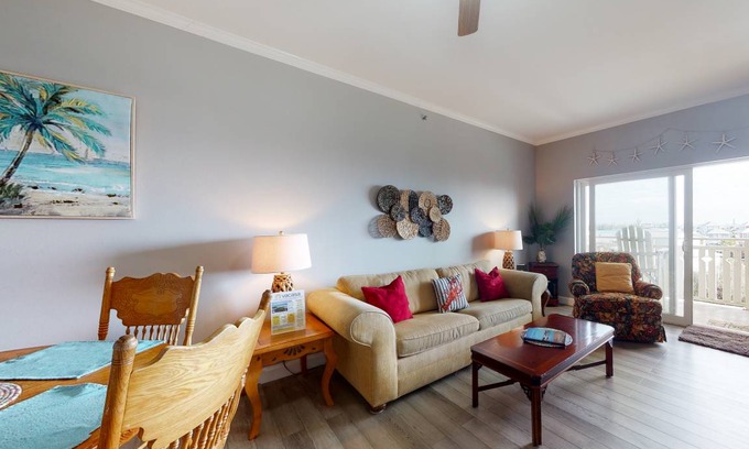 Waterside Village Condo | 95 m² Condo ∙ 2 bedrooms ∙ 4 guests