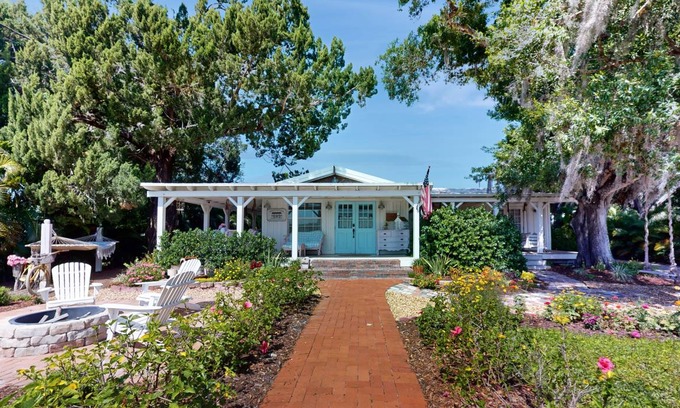 Buckingham Cottage | 97 m² Cabin ∙ 3 bedrooms ∙ 5 guests