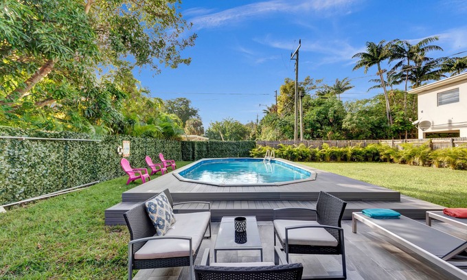 Parkside House | AMAZING HOLLYWOOD RETREAT.4 BEDROOMS 2 BATH PRIVATE POOL HOME.