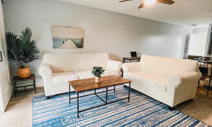 St. Augustine Condo | Anastasia Island, Renovated, Sleeps 5! Walking distance to downtown!