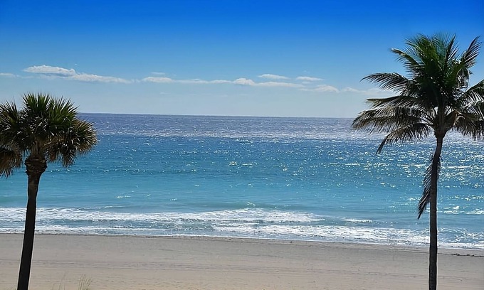 Boca Raton Hotel | Bask In The Sun, A Few Minutes to Boca Raton Beach! Pool, Parking, Pet-Friendly!