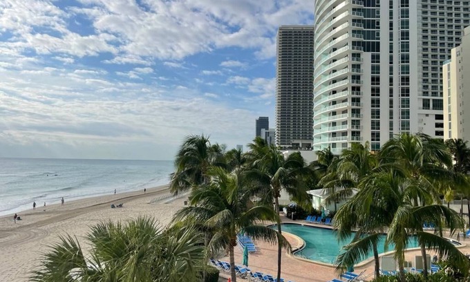 Hallandale Beach Apartment | Beach front one bedroom in Hollywood