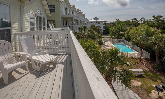 Santa Rosa Beach Condo | "Beach Therapy" Townhome on 30a! 6-Seat GOLF CART, Near Beach, Pool, Hot Tub.