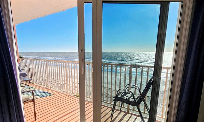 Indian Shores Condo | Beachside Gulf front 3BR,2BA condo in Indian Shores, FL Spectacular Sunsets!