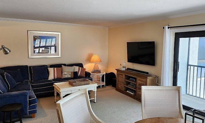 South Island Condo | Beautiful 9th Floor Beachfront Condo At Island Winds - Free Wifi, Central.
