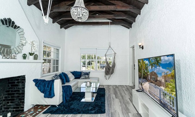 Hallandale Beach House | Bike to Beach-Spacious With Patio BBQ Plus Game Room