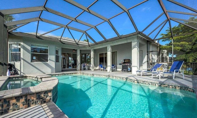 Mariner House | Blue Seas- Luxurious Home-Perfect for two families