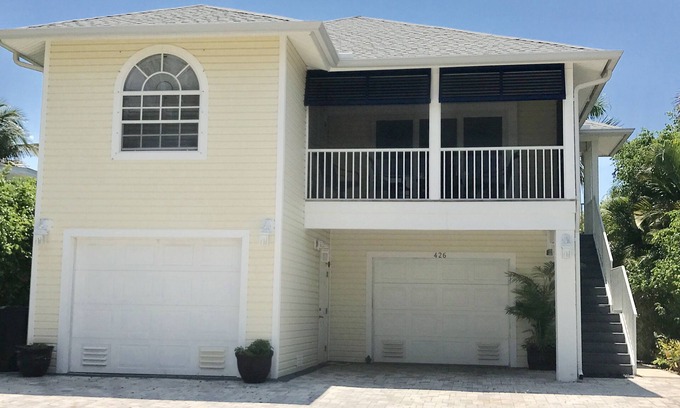 Fort Myers Beach House | Book now for spring break specials. Over 25 restaurants open. Heated pool