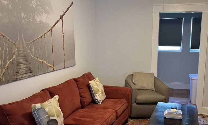 Parrot Cove Apartment | Bridge to Paradise...(1.3 miles from 🏖beach & .3 Lakeworth Golf ⛳️ Club)
