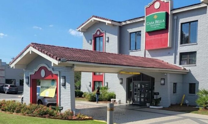 Tallahassee House | Bring the Whole Family! 3 Comfortable Units, Free Parking, Pet-Friendly