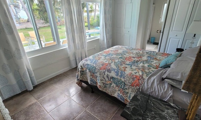 Islamorada House | Charming 2 bed, 2 bath cottage 100 feet from private sandy ocean beach