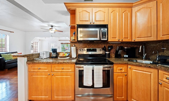 Westchester House | Charming and cozy family home 3 Bedrooms for up to 6 guests