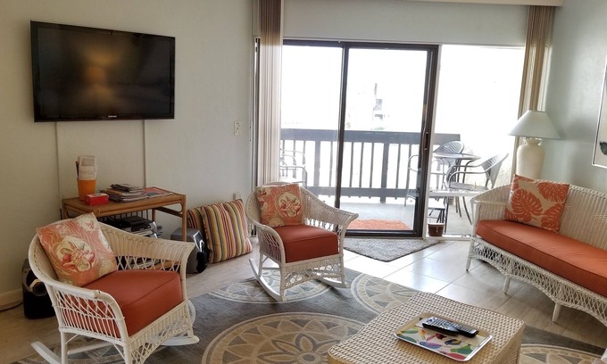 Butler Beach Condo | Charming Beach Condo: Tennis, Pool, Ocean Views