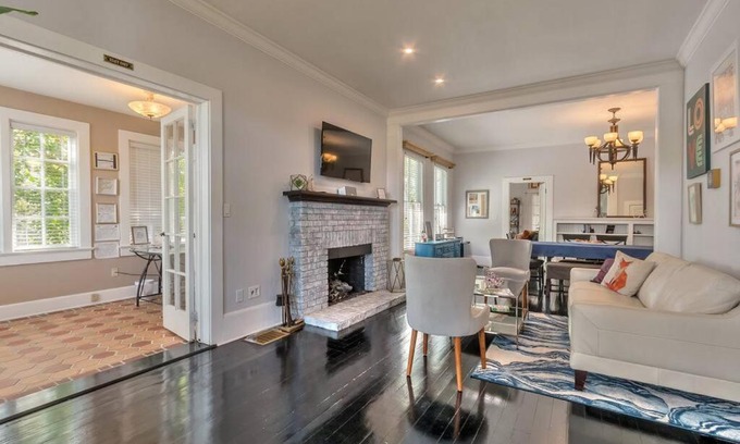 South Beach Street Historic District House | Charming Fox Tail Estate